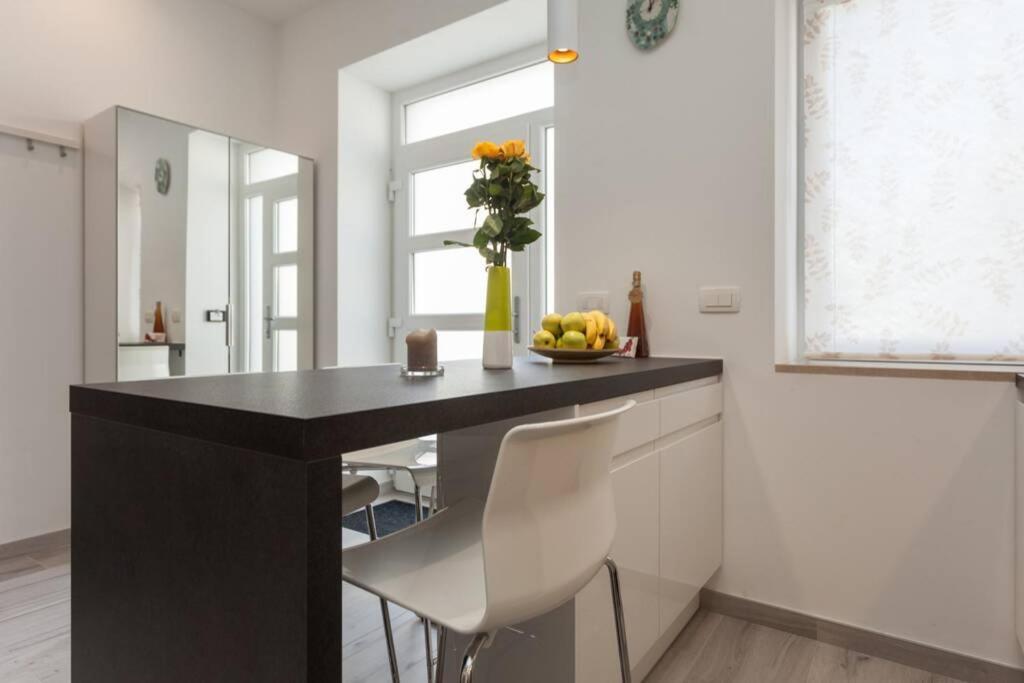 Ferienwohnung Apartman Luna Pula Exterior foto